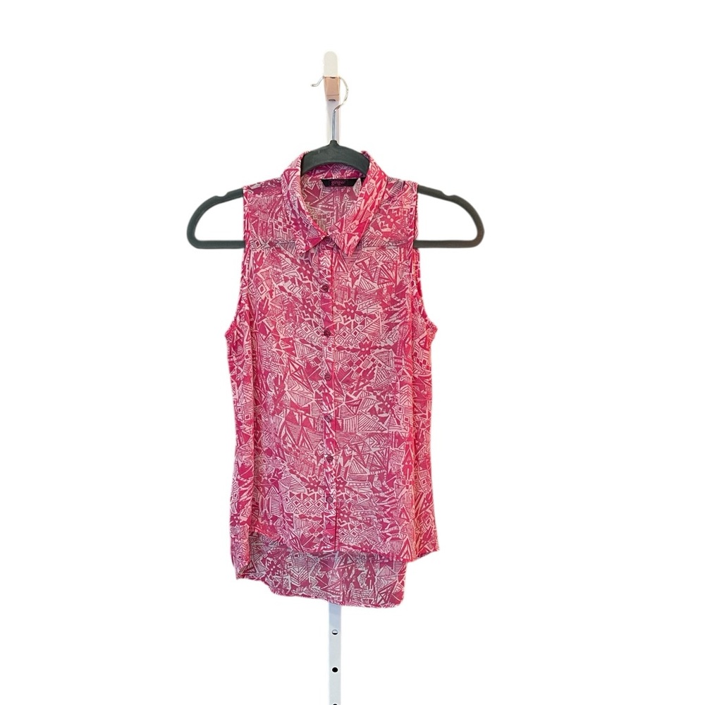 Pink and white abstract pattern, sleeveless blouse… High low hemline…Size medium